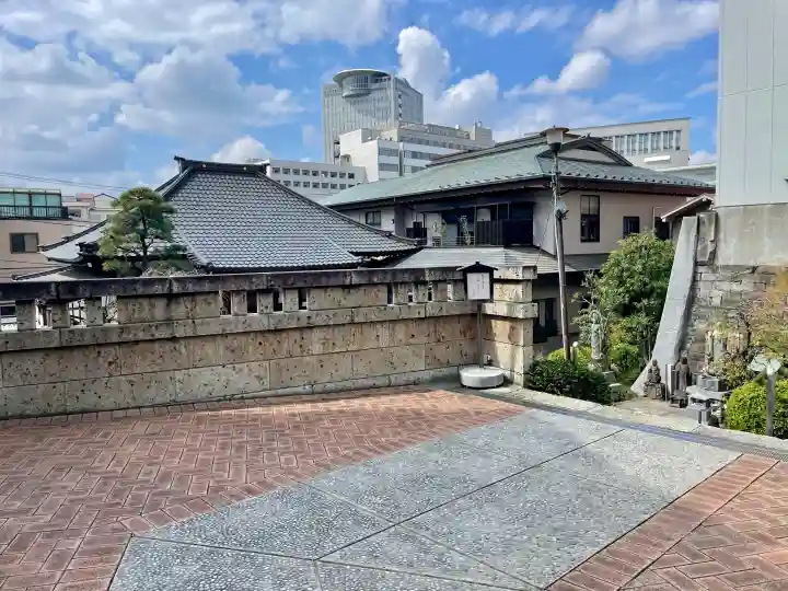 妙清寺の{uncategorized: "未分類", other: "その他", undefined: "問題あり", building: "その他建物", grave: "お墓", sacred_gate: "鳥居", guardian: "狛犬", statue: "像", buddha: "仏像", history: "歴史", nature: "自然", garden: "庭園", animal: "動物", pagoda: "塔", temizu: "手水舎", mountain_gate: "山門・神門", sanctuary: "本殿・本堂", subordinate: "末社・摂社", art: "芸術", scenery: "景色", jizo: "地蔵", ema: "絵馬", goshuin: "御朱印", omikuji: "おみくじ", items: "授与品その他", amulet: "お守り", goshuincho: "御朱印帳", eats: "食事", festival: "お祭り", votive_dance: "神楽", shichigosan: "七五三参", wedding: "結婚式", experience: "体験その他", initially: "初詣", around: "周辺", anti_infection: "感染症対策"}