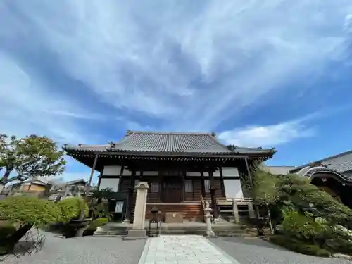 龍原寺の本殿・本堂