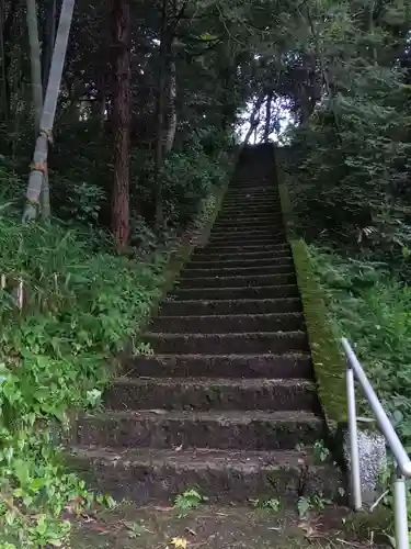 茂宇気神社の建物その他