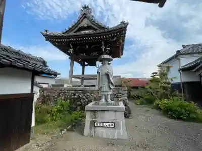 明性寺の{uncategorized: "未分類", other: "その他", undefined: "問題あり", building: "その他建物", grave: "お墓", sacred_gate: "鳥居", guardian: "狛犬", statue: "像", buddha: "仏像", history: "歴史", nature: "自然", garden: "庭園", animal: "動物", pagoda: "塔", temizu: "手水舎", mountain_gate: "山門・神門", sanctuary: "本殿・本堂", subordinate: "末社・摂社", art: "芸術", scenery: "景色", jizo: "地蔵", ema: "絵馬", goshuin: "御朱印", omikuji: "おみくじ", items: "授与品その他", amulet: "お守り", goshuincho: "御朱印帳", eats: "食事", festival: "お祭り", votive_dance: "神楽", shichigosan: "七五三参", wedding: "結婚式", experience: "体験その他", initially: "初詣", around: "周辺", anti_infection: "感染症対策"}