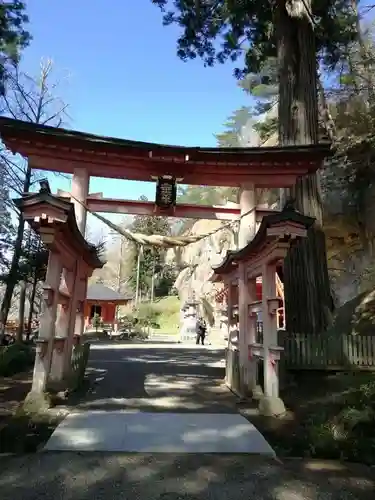 達谷西光寺の鳥居