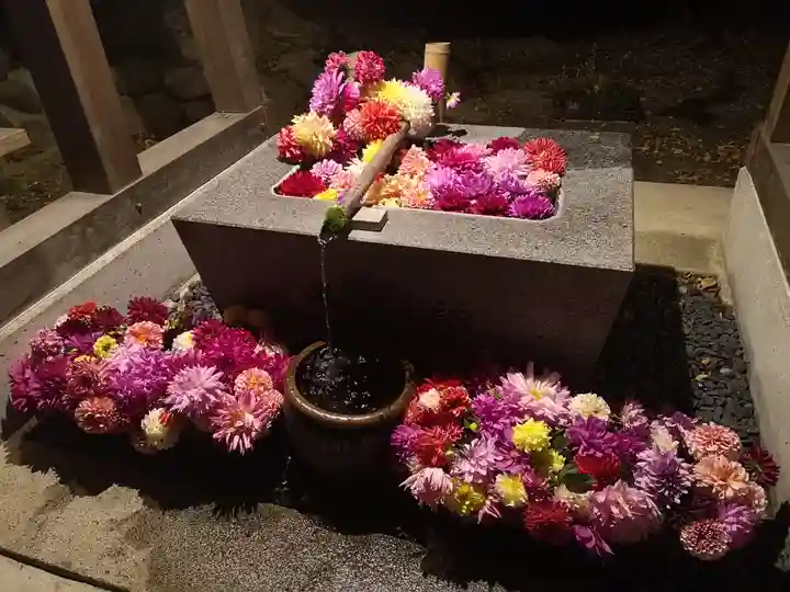 高司神社〜むすびの神の鎮まる社〜の手水舎