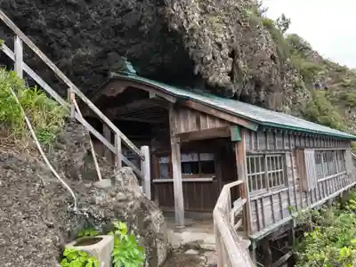 石室神社の本殿・本堂