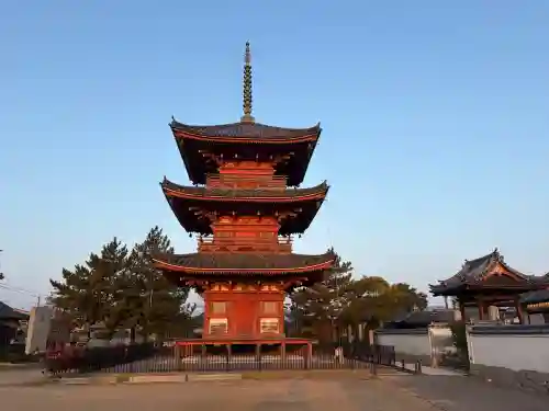 遍照院の{uncategorized: "未分類", other: "その他", undefined: "問題あり", building: "その他建物", grave: "お墓", sacred_gate: "鳥居", guardian: "狛犬", statue: "像", buddha: "仏像", history: "歴史", nature: "自然", garden: "庭園", animal: "動物", pagoda: "塔", temizu: "手水舎", mountain_gate: "山門・神門", sanctuary: "本殿・本堂", subordinate: "末社・摂社", art: "芸術", scenery: "景色", jizo: "地蔵", ema: "絵馬", goshuin: "御朱印", omikuji: "おみくじ", items: "授与品その他", amulet: "お守り", goshuincho: "御朱印帳", eats: "食事", festival: "お祭り", votive_dance: "神楽", shichigosan: "七五三参", wedding: "結婚式", experience: "体験その他", initially: "初詣", around: "周辺", anti_infection: "感染症対策"}