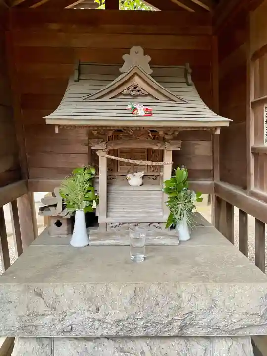 御園神社の{uncategorized: "未分類", other: "その他", undefined: "問題あり", building: "その他建物", grave: "お墓", sacred_gate: "鳥居", guardian: "狛犬", statue: "像", buddha: "仏像", history: "歴史", nature: "自然", garden: "庭園", animal: "動物", pagoda: "塔", temizu: "手水舎", mountain_gate: "山門・神門", sanctuary: "本殿・本堂", subordinate: "末社・摂社", art: "芸術", scenery: "景色", jizo: "地蔵", ema: "絵馬", goshuin: "御朱印", omikuji: "おみくじ", items: "授与品その他", amulet: "お守り", goshuincho: "御朱印帳", eats: "食事", festival: "お祭り", votive_dance: "神楽", shichigosan: "七五三参", wedding: "結婚式", experience: "体験その他", initially: "初詣", around: "周辺", anti_infection: "感染症対策"}