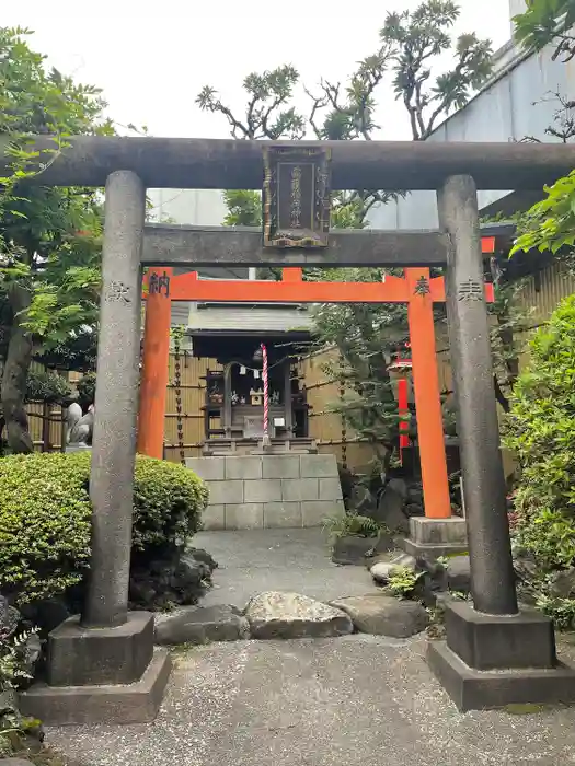 靍護稲荷神社の鳥居