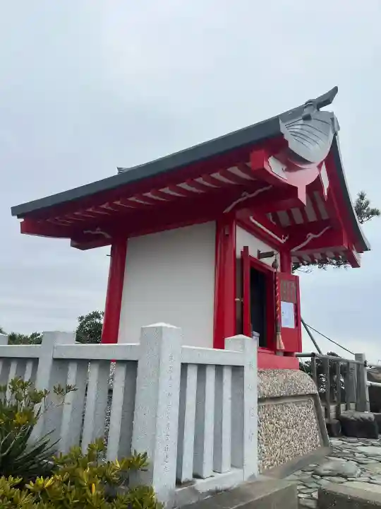 海津見神社(桂浜龍王宮)の{uncategorized: "未分類", other: "その他", undefined: "問題あり", building: "その他建物", grave: "お墓", sacred_gate: "鳥居", guardian: "狛犬", statue: "像", buddha: "仏像", history: "歴史", nature: "自然", garden: "庭園", animal: "動物", pagoda: "塔", temizu: "手水舎", mountain_gate: "山門・神門", sanctuary: "本殿・本堂", subordinate: "末社・摂社", art: "芸術", scenery: "景色", jizo: "地蔵", ema: "絵馬", goshuin: "御朱印", omikuji: "おみくじ", items: "授与品その他", amulet: "お守り", goshuincho: "御朱印帳", eats: "食事", festival: "お祭り", votive_dance: "神楽", shichigosan: "七五三参", wedding: "結婚式", experience: "体験その他", initially: "初詣", around: "周辺", anti_infection: "感染症対策"}