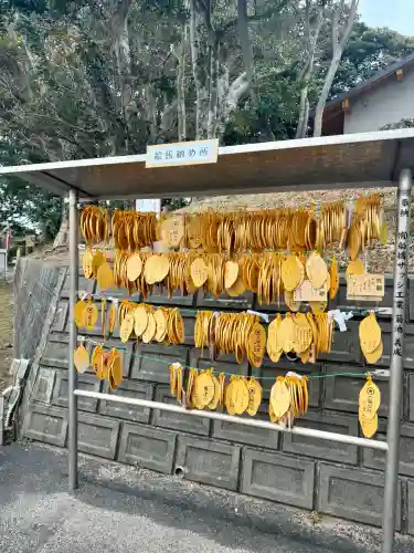 堀出神社の{uncategorized: "未分類", other: "その他", undefined: "問題あり", building: "その他建物", grave: "お墓", sacred_gate: "鳥居", guardian: "狛犬", statue: "像", buddha: "仏像", history: "歴史", nature: "自然", garden: "庭園", animal: "動物", pagoda: "塔", temizu: "手水舎", mountain_gate: "山門・神門", sanctuary: "本殿・本堂", subordinate: "末社・摂社", art: "芸術", scenery: "景色", jizo: "地蔵", ema: "絵馬", goshuin: "御朱印", omikuji: "おみくじ", items: "授与品その他", amulet: "お守り", goshuincho: "御朱印帳", eats: "食事", festival: "お祭り", votive_dance: "神楽", shichigosan: "七五三参", wedding: "結婚式", experience: "体験その他", initially: "初詣", around: "周辺", anti_infection: "感染症対策"}