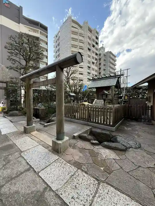 厳嶋神社の{uncategorized: "未分類", other: "その他", undefined: "問題あり", building: "その他建物", grave: "お墓", sacred_gate: "鳥居", guardian: "狛犬", statue: "像", buddha: "仏像", history: "歴史", nature: "自然", garden: "庭園", animal: "動物", pagoda: "塔", temizu: "手水舎", mountain_gate: "山門・神門", sanctuary: "本殿・本堂", subordinate: "末社・摂社", art: "芸術", scenery: "景色", jizo: "地蔵", ema: "絵馬", goshuin: "御朱印", omikuji: "おみくじ", items: "授与品その他", amulet: "お守り", goshuincho: "御朱印帳", eats: "食事", festival: "お祭り", votive_dance: "神楽", shichigosan: "七五三参", wedding: "結婚式", experience: "体験その他", initially: "初詣", around: "周辺", anti_infection: "感染症対策"}