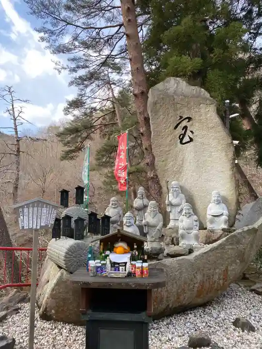 徳善院明王密寺の像