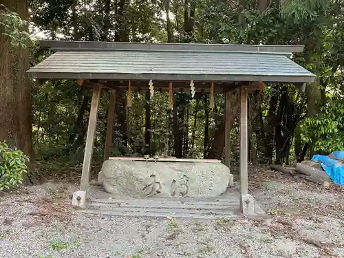 菟上耳利神社の手水舎