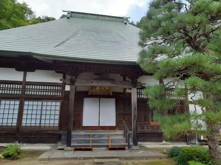 石行寺の本殿・本堂