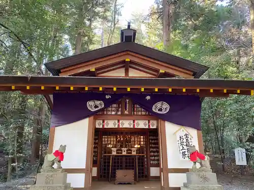 宝登山神社の末社