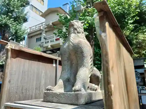 稲荷鬼王神社の狛犬