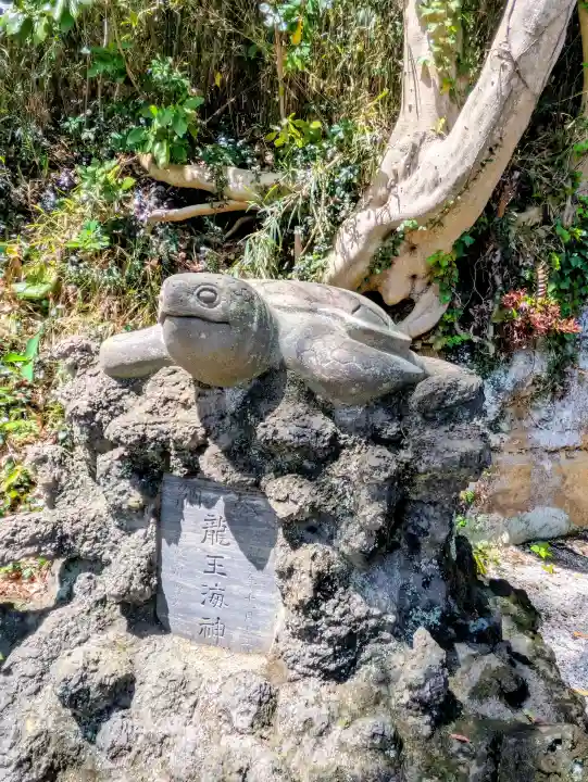 小動神社の{uncategorized: "未分類", other: "その他", undefined: "問題あり", building: "その他建物", grave: "お墓", sacred_gate: "鳥居", guardian: "狛犬", statue: "像", buddha: "仏像", history: "歴史", nature: "自然", garden: "庭園", animal: "動物", pagoda: "塔", temizu: "手水舎", mountain_gate: "山門・神門", sanctuary: "本殿・本堂", subordinate: "末社・摂社", art: "芸術", scenery: "景色", jizo: "地蔵", ema: "絵馬", goshuin: "御朱印", omikuji: "おみくじ", items: "授与品その他", amulet: "お守り", goshuincho: "御朱印帳", eats: "食事", festival: "お祭り", votive_dance: "神楽", shichigosan: "七五三参", wedding: "結婚式", experience: "体験その他", initially: "初詣", around: "周辺", anti_infection: "感染症対策"}