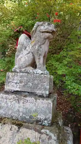 鼻顔稲荷神社の狛犬