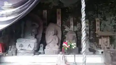 足手荒神社の仏像