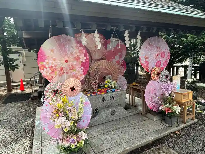 札幌諏訪神社の{uncategorized: "未分類", other: "その他", undefined: "問題あり", building: "その他建物", grave: "お墓", sacred_gate: "鳥居", guardian: "狛犬", statue: "像", buddha: "仏像", history: "歴史", nature: "自然", garden: "庭園", animal: "動物", pagoda: "塔", temizu: "手水舎", mountain_gate: "山門・神門", sanctuary: "本殿・本堂", subordinate: "末社・摂社", art: "芸術", scenery: "景色", jizo: "地蔵", ema: "絵馬", goshuin: "御朱印", omikuji: "おみくじ", items: "授与品その他", amulet: "お守り", goshuincho: "御朱印帳", eats: "食事", festival: "お祭り", votive_dance: "神楽", shichigosan: "七五三参", wedding: "結婚式", experience: "体験その他", initially: "初詣", around: "周辺", anti_infection: "感染症対策"}