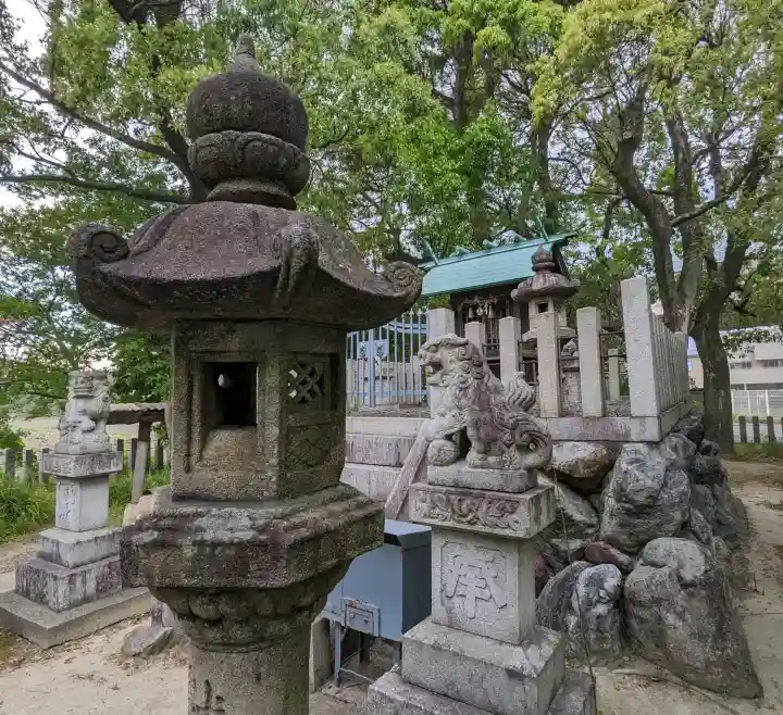 神明社(東お宮)の{uncategorized: "未分類", other: "その他", undefined: "問題あり", building: "その他建物", grave: "お墓", sacred_gate: "鳥居", guardian: "狛犬", statue: "像", buddha: "仏像", history: "歴史", nature: "自然", garden: "庭園", animal: "動物", pagoda: "塔", temizu: "手水舎", mountain_gate: "山門・神門", sanctuary: "本殿・本堂", subordinate: "末社・摂社", art: "芸術", scenery: "景色", jizo: "地蔵", ema: "絵馬", goshuin: "御朱印", omikuji: "おみくじ", items: "授与品その他", amulet: "お守り", goshuincho: "御朱印帳", eats: "食事", festival: "お祭り", votive_dance: "神楽", shichigosan: "七五三参", wedding: "結婚式", experience: "体験その他", initially: "初詣", around: "周辺", anti_infection: "感染症対策"}