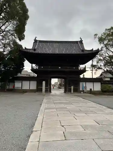 魚吹八幡神社の山門