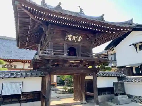 金剛寺の山門