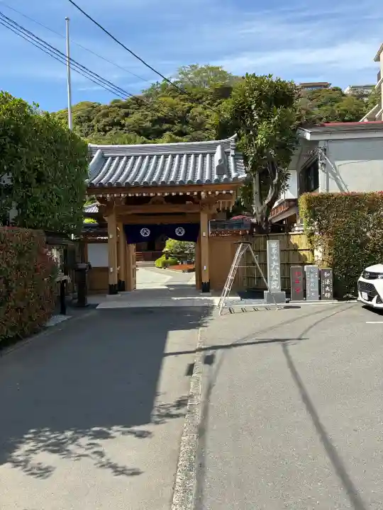 根岸山大聖院覺王寺の{uncategorized: "未分類", other: "その他", undefined: "問題あり", building: "その他建物", grave: "お墓", sacred_gate: "鳥居", guardian: "狛犬", statue: "像", buddha: "仏像", history: "歴史", nature: "自然", garden: "庭園", animal: "動物", pagoda: "塔", temizu: "手水舎", mountain_gate: "山門・神門", sanctuary: "本殿・本堂", subordinate: "末社・摂社", art: "芸術", scenery: "景色", jizo: "地蔵", ema: "絵馬", goshuin: "御朱印", omikuji: "おみくじ", items: "授与品その他", amulet: "お守り", goshuincho: "御朱印帳", eats: "食事", festival: "お祭り", votive_dance: "神楽", shichigosan: "七五三参", wedding: "結婚式", experience: "体験その他", initially: "初詣", around: "周辺", anti_infection: "感染症対策"}