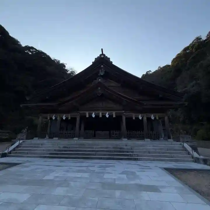 美保神社の{uncategorized: "未分類", other: "その他", undefined: "問題あり", building: "その他建物", grave: "お墓", sacred_gate: "鳥居", guardian: "狛犬", statue: "像", buddha: "仏像", history: "歴史", nature: "自然", garden: "庭園", animal: "動物", pagoda: "塔", temizu: "手水舎", mountain_gate: "山門・神門", sanctuary: "本殿・本堂", subordinate: "末社・摂社", art: "芸術", scenery: "景色", jizo: "地蔵", ema: "絵馬", goshuin: "御朱印", omikuji: "おみくじ", items: "授与品その他", amulet: "お守り", goshuincho: "御朱印帳", eats: "食事", festival: "お祭り", votive_dance: "神楽", shichigosan: "七五三参", wedding: "結婚式", experience: "体験その他", initially: "初詣", around: "周辺", anti_infection: "感染症対策"}