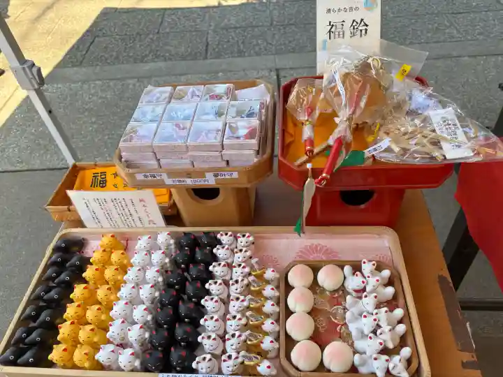 自由が丘熊野神社の{uncategorized: "未分類", other: "その他", undefined: "問題あり", building: "その他建物", grave: "お墓", sacred_gate: "鳥居", guardian: "狛犬", statue: "像", buddha: "仏像", history: "歴史", nature: "自然", garden: "庭園", animal: "動物", pagoda: "塔", temizu: "手水舎", mountain_gate: "山門・神門", sanctuary: "本殿・本堂", subordinate: "末社・摂社", art: "芸術", scenery: "景色", jizo: "地蔵", ema: "絵馬", goshuin: "御朱印", omikuji: "おみくじ", items: "授与品その他", amulet: "お守り", goshuincho: "御朱印帳", eats: "食事", festival: "お祭り", votive_dance: "神楽", shichigosan: "七五三参", wedding: "結婚式", experience: "体験その他", initially: "初詣", around: "周辺", anti_infection: "感染症対策"}