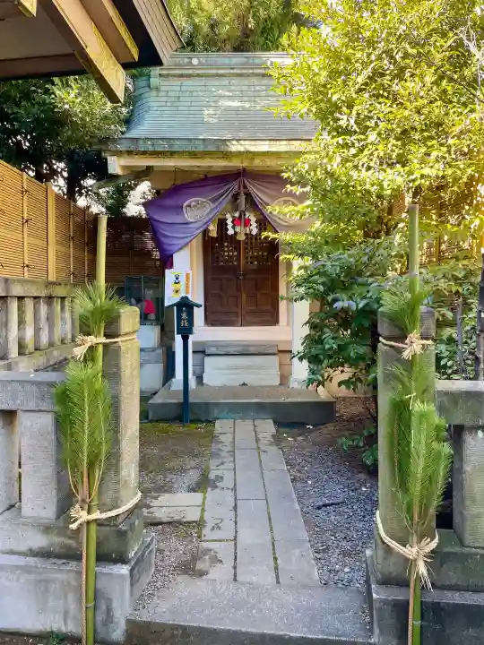 大鳥神社の{uncategorized: "未分類", other: "その他", undefined: "問題あり", building: "その他建物", grave: "お墓", sacred_gate: "鳥居", guardian: "狛犬", statue: "像", buddha: "仏像", history: "歴史", nature: "自然", garden: "庭園", animal: "動物", pagoda: "塔", temizu: "手水舎", mountain_gate: "山門・神門", sanctuary: "本殿・本堂", subordinate: "末社・摂社", art: "芸術", scenery: "景色", jizo: "地蔵", ema: "絵馬", goshuin: "御朱印", omikuji: "おみくじ", items: "授与品その他", amulet: "お守り", goshuincho: "御朱印帳", eats: "食事", festival: "お祭り", votive_dance: "神楽", shichigosan: "七五三参", wedding: "結婚式", experience: "体験その他", initially: "初詣", around: "周辺", anti_infection: "感染症対策"}