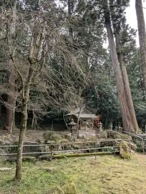 粟鹿神社の{uncategorized: "未分類", other: "その他", undefined: "問題あり", building: "その他建物", grave: "お墓", sacred_gate: "鳥居", guardian: "狛犬", statue: "像", buddha: "仏像", history: "歴史", nature: "自然", garden: "庭園", animal: "動物", pagoda: "塔", temizu: "手水舎", mountain_gate: "山門・神門", sanctuary: "本殿・本堂", subordinate: "末社・摂社", art: "芸術", scenery: "景色", jizo: "地蔵", ema: "絵馬", goshuin: "御朱印", omikuji: "おみくじ", items: "授与品その他", amulet: "お守り", goshuincho: "御朱印帳", eats: "食事", festival: "お祭り", votive_dance: "神楽", shichigosan: "七五三参", wedding: "結婚式", experience: "体験その他", initially: "初詣", around: "周辺", anti_infection: "感染症対策"}