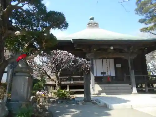 極楽寺（霊鷲山感應院極楽律寺）の本殿・本堂