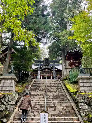 三峯神社の{uncategorized: "未分類", other: "その他", undefined: "問題あり", building: "その他建物", grave: "お墓", sacred_gate: "鳥居", guardian: "狛犬", statue: "像", buddha: "仏像", history: "歴史", nature: "自然", garden: "庭園", animal: "動物", pagoda: "塔", temizu: "手水舎", mountain_gate: "山門・神門", sanctuary: "本殿・本堂", subordinate: "末社・摂社", art: "芸術", scenery: "景色", jizo: "地蔵", ema: "絵馬", goshuin: "御朱印", omikuji: "おみくじ", items: "授与品その他", amulet: "お守り", goshuincho: "御朱印帳", eats: "食事", festival: "お祭り", votive_dance: "神楽", shichigosan: "七五三参", wedding: "結婚式", experience: "体験その他", initially: "初詣", around: "周辺", anti_infection: "感染症対策"}