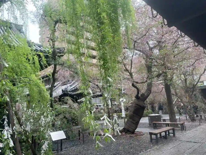 頂法寺(六角堂)の{uncategorized: "未分類", other: "その他", undefined: "問題あり", building: "その他建物", grave: "お墓", sacred_gate: "鳥居", guardian: "狛犬", statue: "像", buddha: "仏像", history: "歴史", nature: "自然", garden: "庭園", animal: "動物", pagoda: "塔", temizu: "手水舎", mountain_gate: "山門・神門", sanctuary: "本殿・本堂", subordinate: "末社・摂社", art: "芸術", scenery: "景色", jizo: "地蔵", ema: "絵馬", goshuin: "御朱印", omikuji: "おみくじ", items: "授与品その他", amulet: "お守り", goshuincho: "御朱印帳", eats: "食事", festival: "お祭り", votive_dance: "神楽", shichigosan: "七五三参", wedding: "結婚式", experience: "体験その他", initially: "初詣", around: "周辺", anti_infection: "感染症対策"}