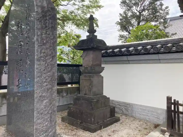 無量院の{uncategorized: "未分類", other: "その他", undefined: "問題あり", building: "その他建物", grave: "お墓", sacred_gate: "鳥居", guardian: "狛犬", statue: "像", buddha: "仏像", history: "歴史", nature: "自然", garden: "庭園", animal: "動物", pagoda: "塔", temizu: "手水舎", mountain_gate: "山門・神門", sanctuary: "本殿・本堂", subordinate: "末社・摂社", art: "芸術", scenery: "景色", jizo: "地蔵", ema: "絵馬", goshuin: "御朱印", omikuji: "おみくじ", items: "授与品その他", amulet: "お守り", goshuincho: "御朱印帳", eats: "食事", festival: "お祭り", votive_dance: "神楽", shichigosan: "七五三参", wedding: "結婚式", experience: "体験その他", initially: "初詣", around: "周辺", anti_infection: "感染症対策"}