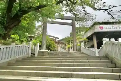 伊勢山皇大神宮の鳥居