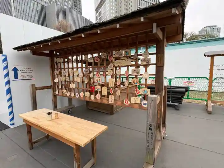 日枝神社の{uncategorized: "未分類", other: "その他", undefined: "問題あり", building: "その他建物", grave: "お墓", sacred_gate: "鳥居", guardian: "狛犬", statue: "像", buddha: "仏像", history: "歴史", nature: "自然", garden: "庭園", animal: "動物", pagoda: "塔", temizu: "手水舎", mountain_gate: "山門・神門", sanctuary: "本殿・本堂", subordinate: "末社・摂社", art: "芸術", scenery: "景色", jizo: "地蔵", ema: "絵馬", goshuin: "御朱印", omikuji: "おみくじ", items: "授与品その他", amulet: "お守り", goshuincho: "御朱印帳", eats: "食事", festival: "お祭り", votive_dance: "神楽", shichigosan: "七五三参", wedding: "結婚式", experience: "体験その他", initially: "初詣", around: "周辺", anti_infection: "感染症対策"}