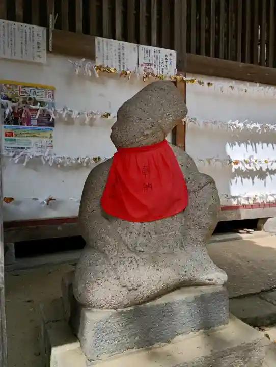 日吉神社の{uncategorized: "未分類", other: "その他", undefined: "問題あり", building: "その他建物", grave: "お墓", sacred_gate: "鳥居", guardian: "狛犬", statue: "像", buddha: "仏像", history: "歴史", nature: "自然", garden: "庭園", animal: "動物", pagoda: "塔", temizu: "手水舎", mountain_gate: "山門・神門", sanctuary: "本殿・本堂", subordinate: "末社・摂社", art: "芸術", scenery: "景色", jizo: "地蔵", ema: "絵馬", goshuin: "御朱印", omikuji: "おみくじ", items: "授与品その他", amulet: "お守り", goshuincho: "御朱印帳", eats: "食事", festival: "お祭り", votive_dance: "神楽", shichigosan: "七五三参", wedding: "結婚式", experience: "体験その他", initially: "初詣", around: "周辺", anti_infection: "感染症対策"}