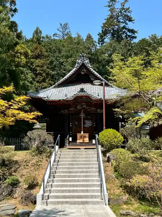 鶏足寺の{uncategorized: "未分類", other: "その他", undefined: "問題あり", building: "その他建物", grave: "お墓", sacred_gate: "鳥居", guardian: "狛犬", statue: "像", buddha: "仏像", history: "歴史", nature: "自然", garden: "庭園", animal: "動物", pagoda: "塔", temizu: "手水舎", mountain_gate: "山門・神門", sanctuary: "本殿・本堂", subordinate: "末社・摂社", art: "芸術", scenery: "景色", jizo: "地蔵", ema: "絵馬", goshuin: "御朱印", omikuji: "おみくじ", items: "授与品その他", amulet: "お守り", goshuincho: "御朱印帳", eats: "食事", festival: "お祭り", votive_dance: "神楽", shichigosan: "七五三参", wedding: "結婚式", experience: "体験その他", initially: "初詣", around: "周辺", anti_infection: "感染症対策"}