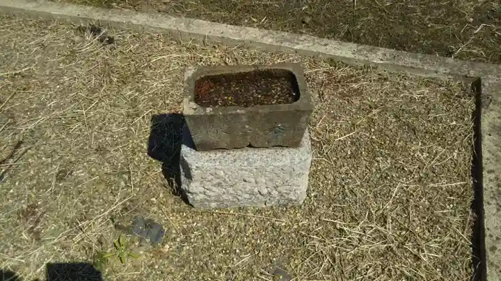 鹿島荘下のお社の手水舎