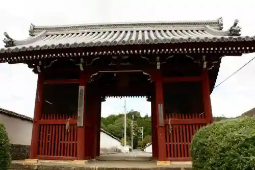 神積寺の山門