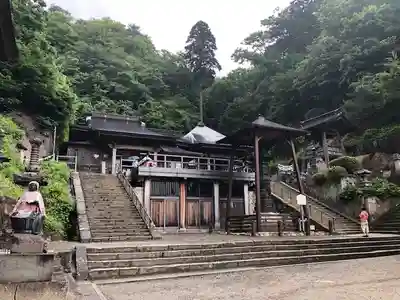 宝珠山 立石寺の本殿・本堂