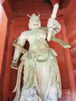 蓮花寺の像