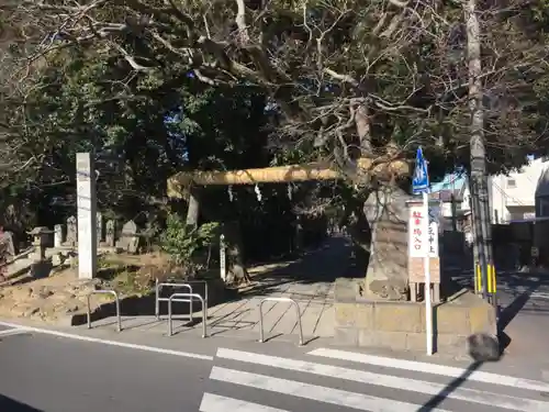 越ヶ谷久伊豆神社の鳥居