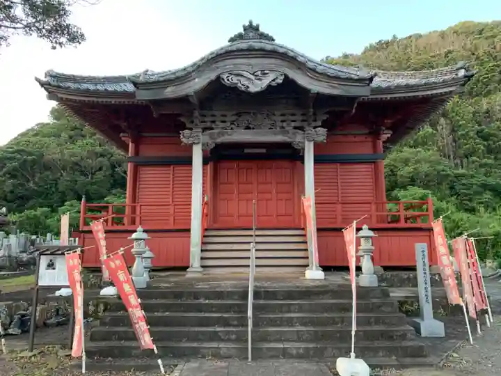 西蓮寺の本殿・本堂