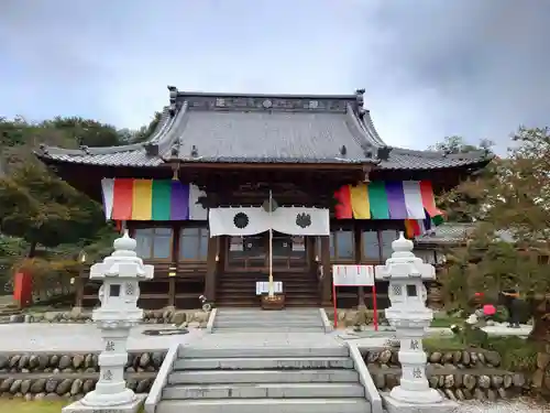 埼玉厄除け開運大師・龍泉寺（切り絵御朱印発祥の寺）の本殿