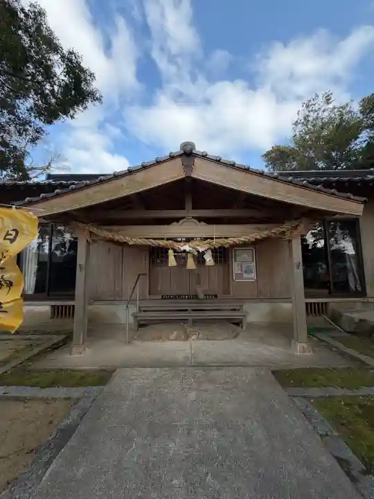 赤木日枝神社の{uncategorized: "未分類", other: "その他", undefined: "問題あり", building: "その他建物", grave: "お墓", sacred_gate: "鳥居", guardian: "狛犬", statue: "像", buddha: "仏像", history: "歴史", nature: "自然", garden: "庭園", animal: "動物", pagoda: "塔", temizu: "手水舎", mountain_gate: "山門・神門", sanctuary: "本殿・本堂", subordinate: "末社・摂社", art: "芸術", scenery: "景色", jizo: "地蔵", ema: "絵馬", goshuin: "御朱印", omikuji: "おみくじ", items: "授与品その他", amulet: "お守り", goshuincho: "御朱印帳", eats: "食事", festival: "お祭り", votive_dance: "神楽", shichigosan: "七五三参", wedding: "結婚式", experience: "体験その他", initially: "初詣", around: "周辺", anti_infection: "感染症対策"}