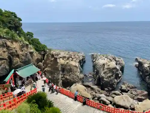 鵜戸神宮の{uncategorized: "未分類", other: "その他", undefined: "問題あり", building: "その他建物", grave: "お墓", sacred_gate: "鳥居", guardian: "狛犬", statue: "像", buddha: "仏像", history: "歴史", nature: "自然", garden: "庭園", animal: "動物", pagoda: "塔", temizu: "手水舎", mountain_gate: "山門・神門", sanctuary: "本殿・本堂", subordinate: "末社・摂社", art: "芸術", scenery: "景色", jizo: "地蔵", ema: "絵馬", goshuin: "御朱印", omikuji: "おみくじ", items: "授与品その他", amulet: "お守り", goshuincho: "御朱印帳", eats: "食事", festival: "お祭り", votive_dance: "神楽", shichigosan: "七五三参", wedding: "結婚式", experience: "体験その他", initially: "初詣", around: "周辺", anti_infection: "感染症対策"}