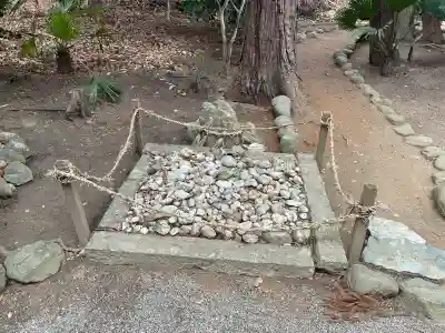 上長屋神社の{uncategorized: "未分類", other: "その他", undefined: "問題あり", building: "その他建物", grave: "お墓", sacred_gate: "鳥居", guardian: "狛犬", statue: "像", buddha: "仏像", history: "歴史", nature: "自然", garden: "庭園", animal: "動物", pagoda: "塔", temizu: "手水舎", mountain_gate: "山門・神門", sanctuary: "本殿・本堂", subordinate: "末社・摂社", art: "芸術", scenery: "景色", jizo: "地蔵", ema: "絵馬", goshuin: "御朱印", omikuji: "おみくじ", items: "授与品その他", amulet: "お守り", goshuincho: "御朱印帳", eats: "食事", festival: "お祭り", votive_dance: "神楽", shichigosan: "七五三参", wedding: "結婚式", experience: "体験その他", initially: "初詣", around: "周辺", anti_infection: "感染症対策"}