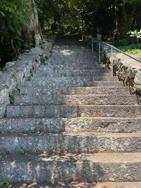 満留山神社の{uncategorized: "未分類", other: "その他", undefined: "問題あり", building: "その他建物", grave: "お墓", sacred_gate: "鳥居", guardian: "狛犬", statue: "像", buddha: "仏像", history: "歴史", nature: "自然", garden: "庭園", animal: "動物", pagoda: "塔", temizu: "手水舎", mountain_gate: "山門・神門", sanctuary: "本殿・本堂", subordinate: "末社・摂社", art: "芸術", scenery: "景色", jizo: "地蔵", ema: "絵馬", goshuin: "御朱印", omikuji: "おみくじ", items: "授与品その他", amulet: "お守り", goshuincho: "御朱印帳", eats: "食事", festival: "お祭り", votive_dance: "神楽", shichigosan: "七五三参", wedding: "結婚式", experience: "体験その他", initially: "初詣", around: "周辺", anti_infection: "感染症対策"}