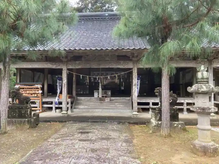 糸島市宇美八幡宮の{uncategorized: "未分類", other: "その他", undefined: "問題あり", building: "その他建物", grave: "お墓", sacred_gate: "鳥居", guardian: "狛犬", statue: "像", buddha: "仏像", history: "歴史", nature: "自然", garden: "庭園", animal: "動物", pagoda: "塔", temizu: "手水舎", mountain_gate: "山門・神門", sanctuary: "本殿・本堂", subordinate: "末社・摂社", art: "芸術", scenery: "景色", jizo: "地蔵", ema: "絵馬", goshuin: "御朱印", omikuji: "おみくじ", items: "授与品その他", amulet: "お守り", goshuincho: "御朱印帳", eats: "食事", festival: "お祭り", votive_dance: "神楽", shichigosan: "七五三参", wedding: "結婚式", experience: "体験その他", initially: "初詣", around: "周辺", anti_infection: "感染症対策"}
